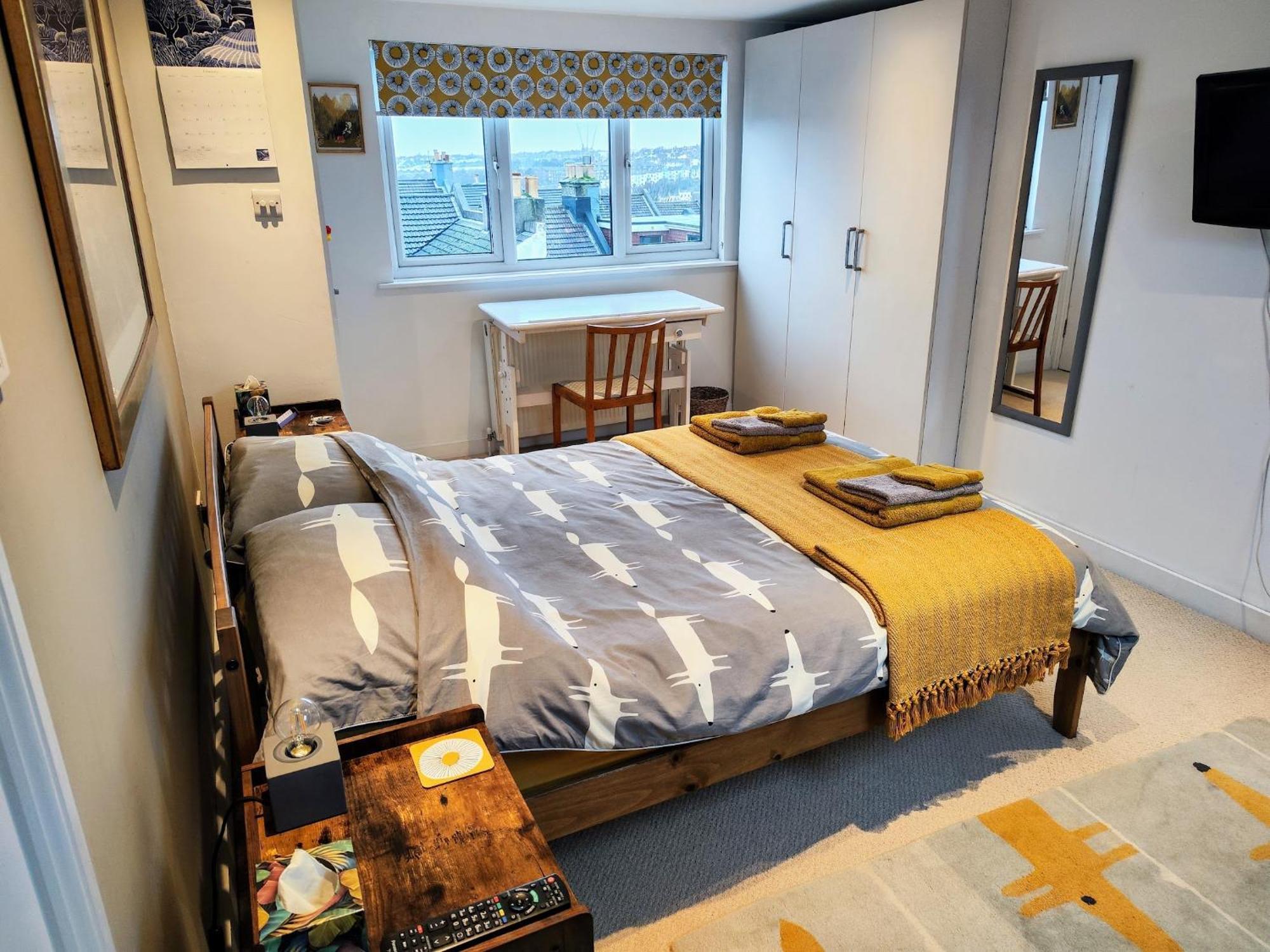 Large Light Loft - En Homestay *
